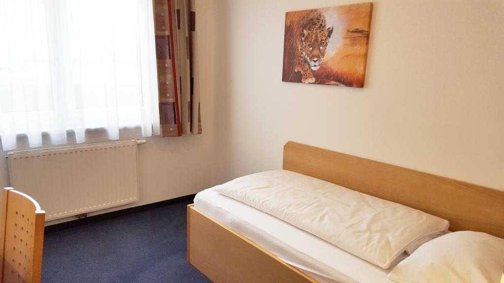 G&K Hotel Guntramsdorf Rum bild
