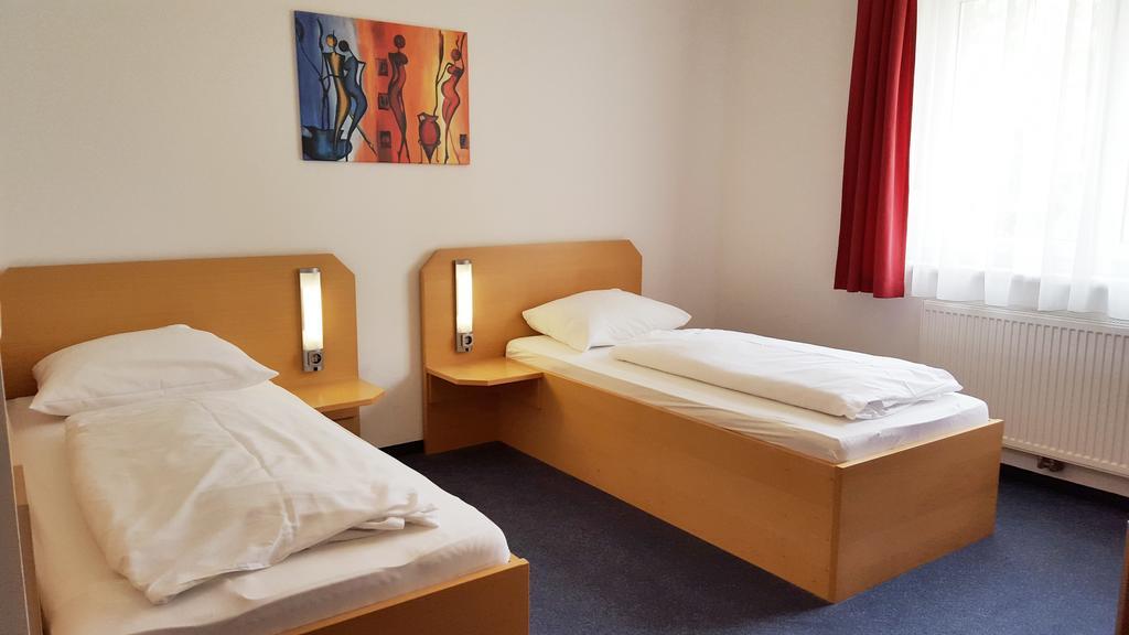 G&K Hotel Guntramsdorf Rum bild
