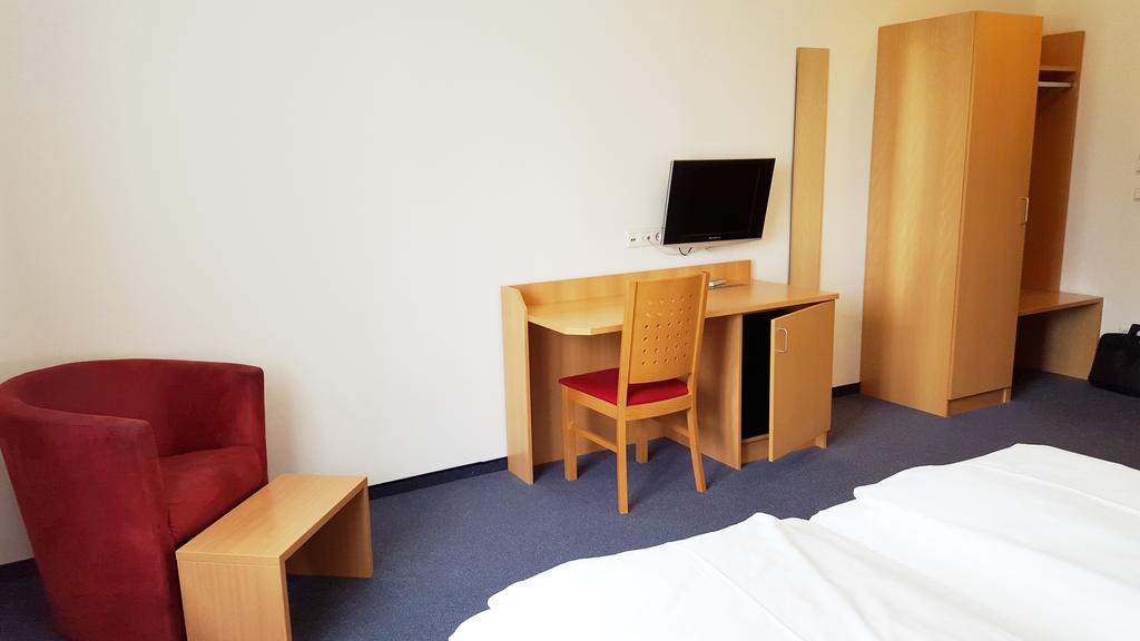 G&K Hotel Guntramsdorf Rum bild